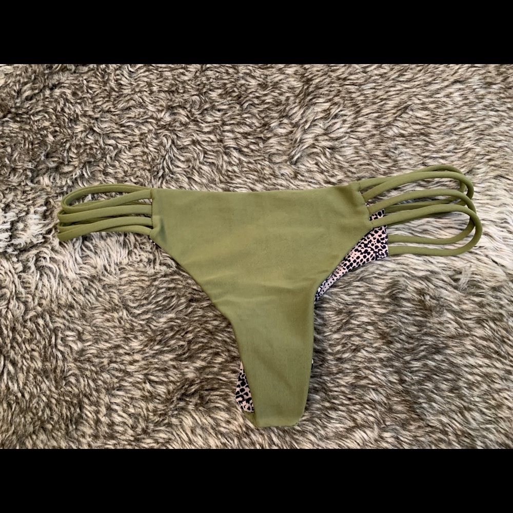 Rare acacia swimwear bottom!